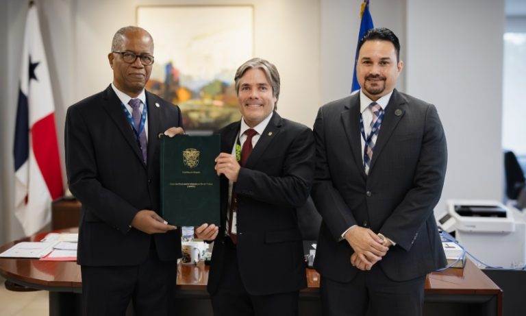 ANATI entrega título de propiedad a la CSS para fortalecer la infraestructura de salud en Bethania