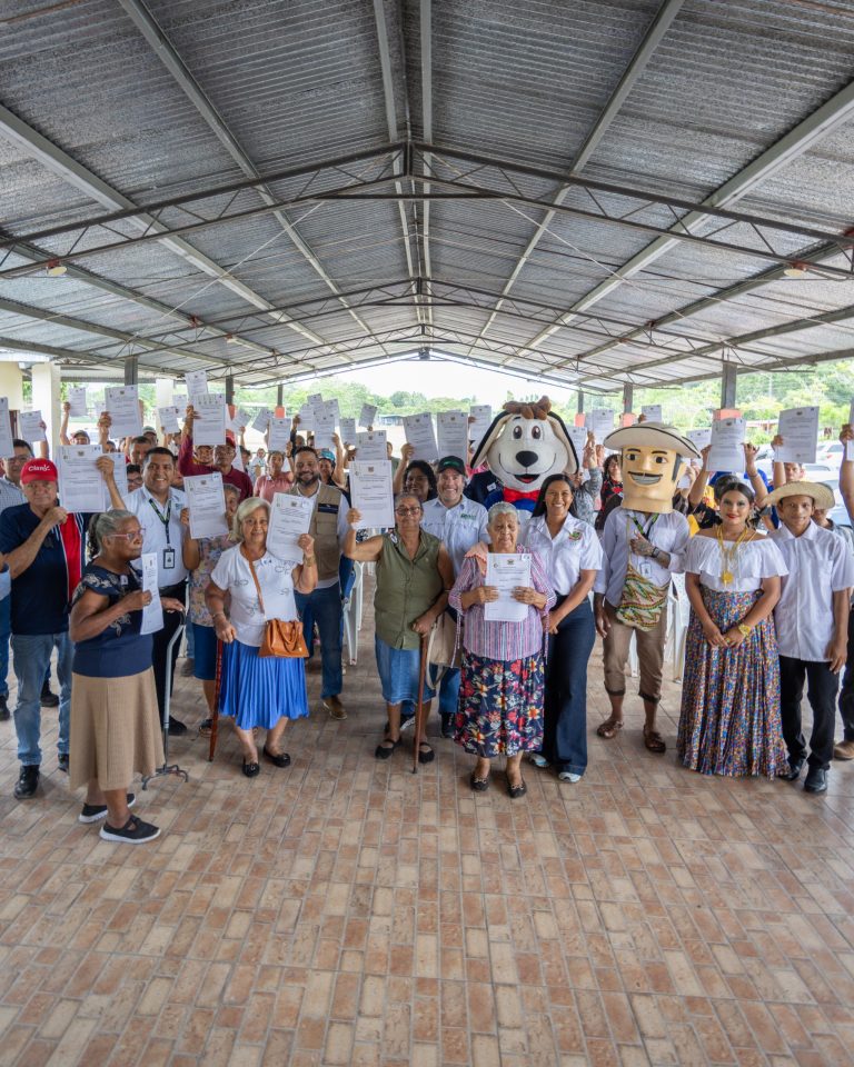 ANATI completa entrega de 180 títulos de propiedad para familias chiricanas